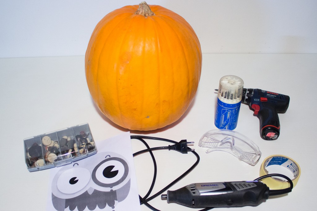 Tools used to carve a Halloween pumpkin