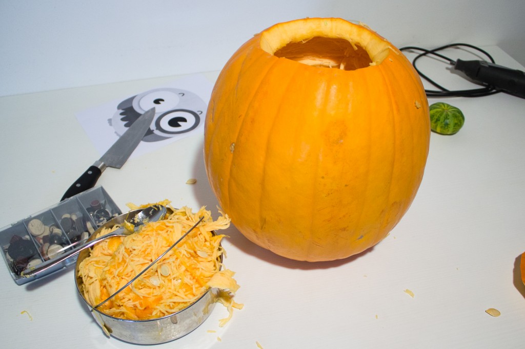 How to hollow out your Halloween pumpkin