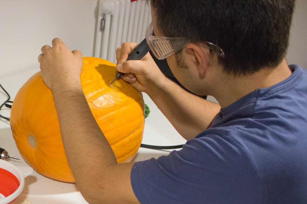 How to carve your Halloween pumpkin using a dremel tool