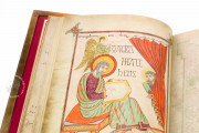 Lindisfarne Gospels, Cotton MS Nero D IV - British Library (London, UK) − photo 9